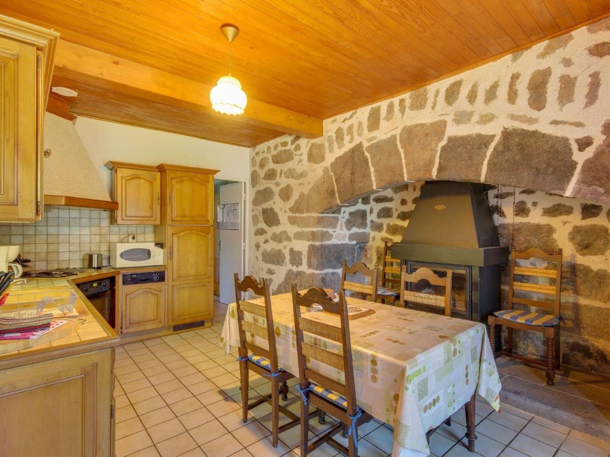 Beautiful Villa In The Parc Des Volcans D Auvergne Vic-sur-Cère Eksteriør billede