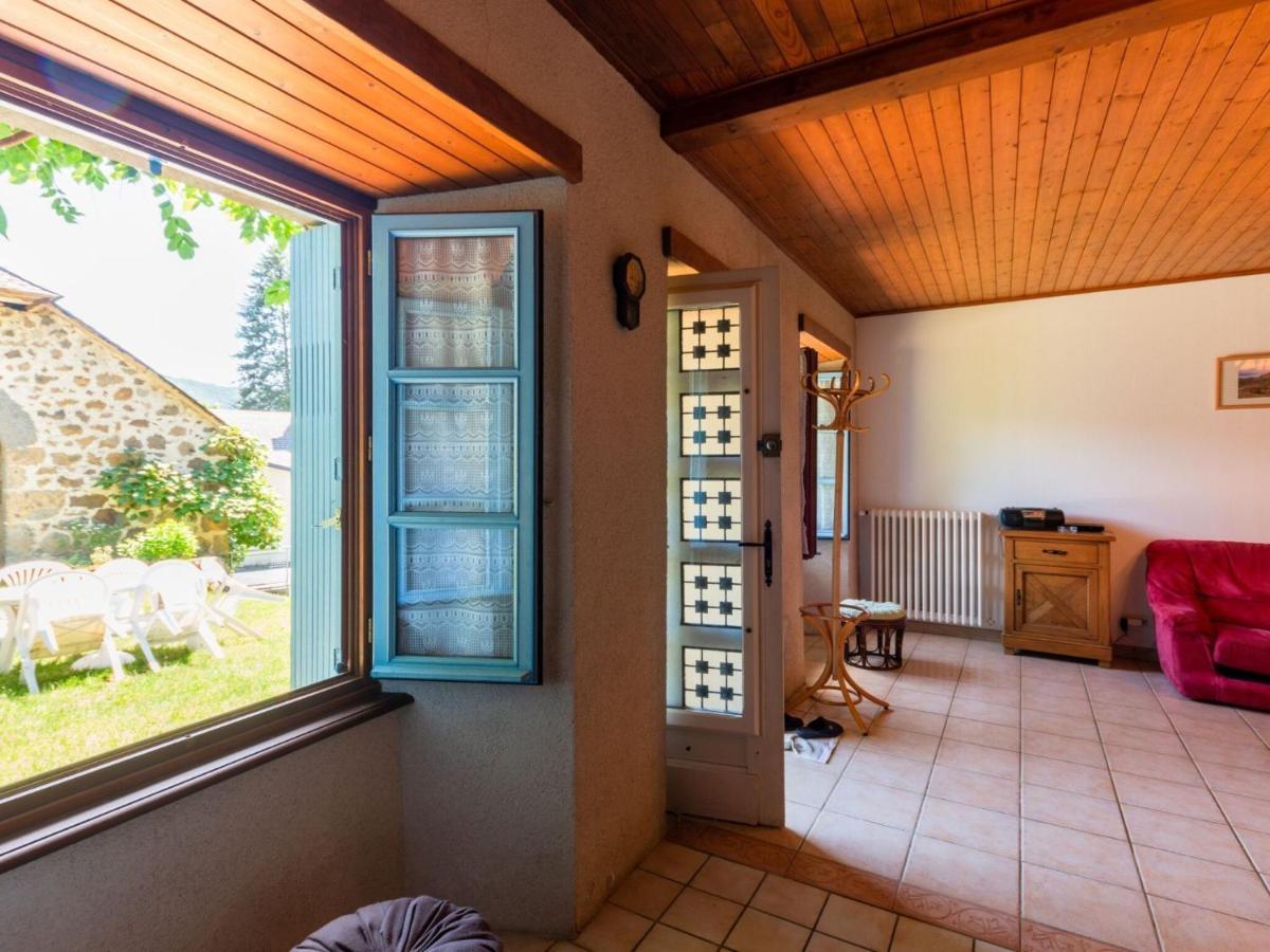 Beautiful Villa In The Parc Des Volcans D Auvergne Vic-sur-Cère Eksteriør billede