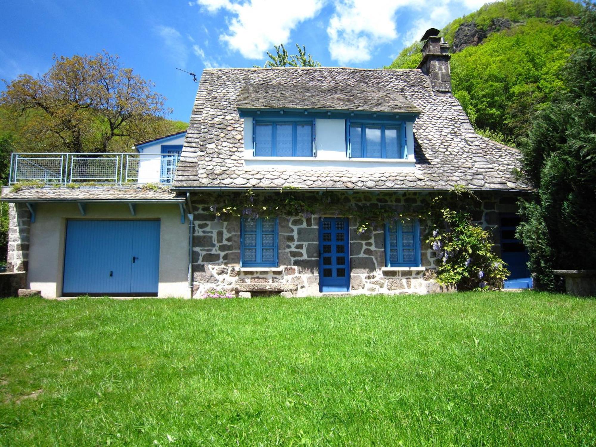 Beautiful Villa In The Parc Des Volcans D Auvergne Vic-sur-Cère Eksteriør billede